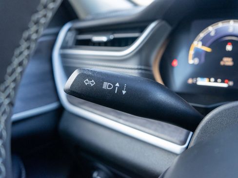 Used 2024 Jeep Grand Cherokee Limited image 27