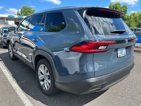 Used 2024 Toyota Grand Highlander AWD image 7