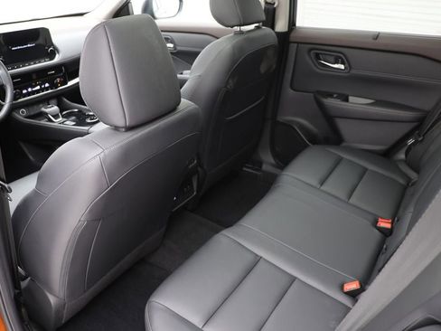 Used 2023 Nissan Rogue SL w/ SL Premium Package image 12