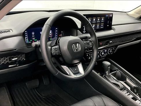 Used 2025 Honda Accord Touring image 16