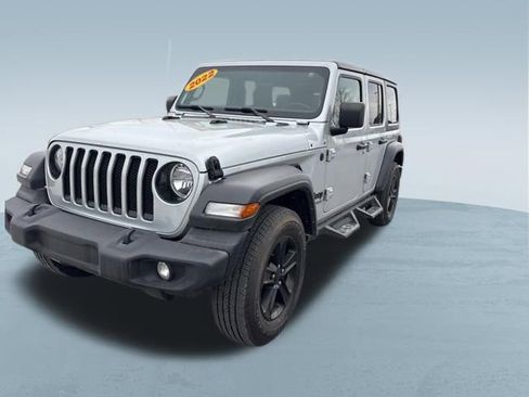 Used 2022 Jeep Wrangler Unlimited Sport image 2