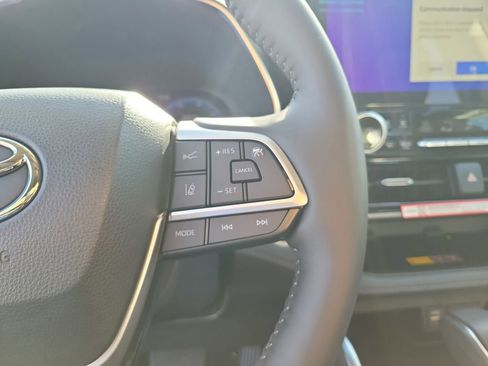 New 2025 Toyota Highlander Platinum image 28