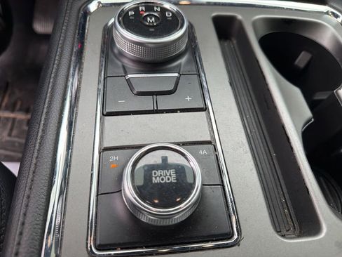 Used 2019 Ford Expedition XLT w/ Equipment Group 202A AWD/4WD image 21