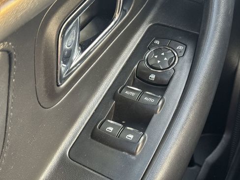 Used 2013 Ford Taurus SHO image 15