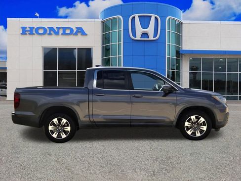 Used 2017 Honda Ridgeline RTL-T image 2