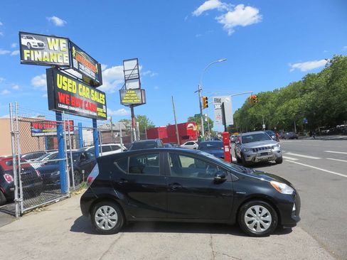 Used 2014 Toyota Prius C One FWD image 8