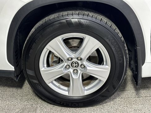 Used 2023 Toyota Highlander LE image 16