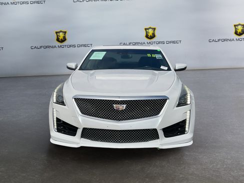Used 2018 Cadillac CTS V w/ Luxury Package RWD image 2