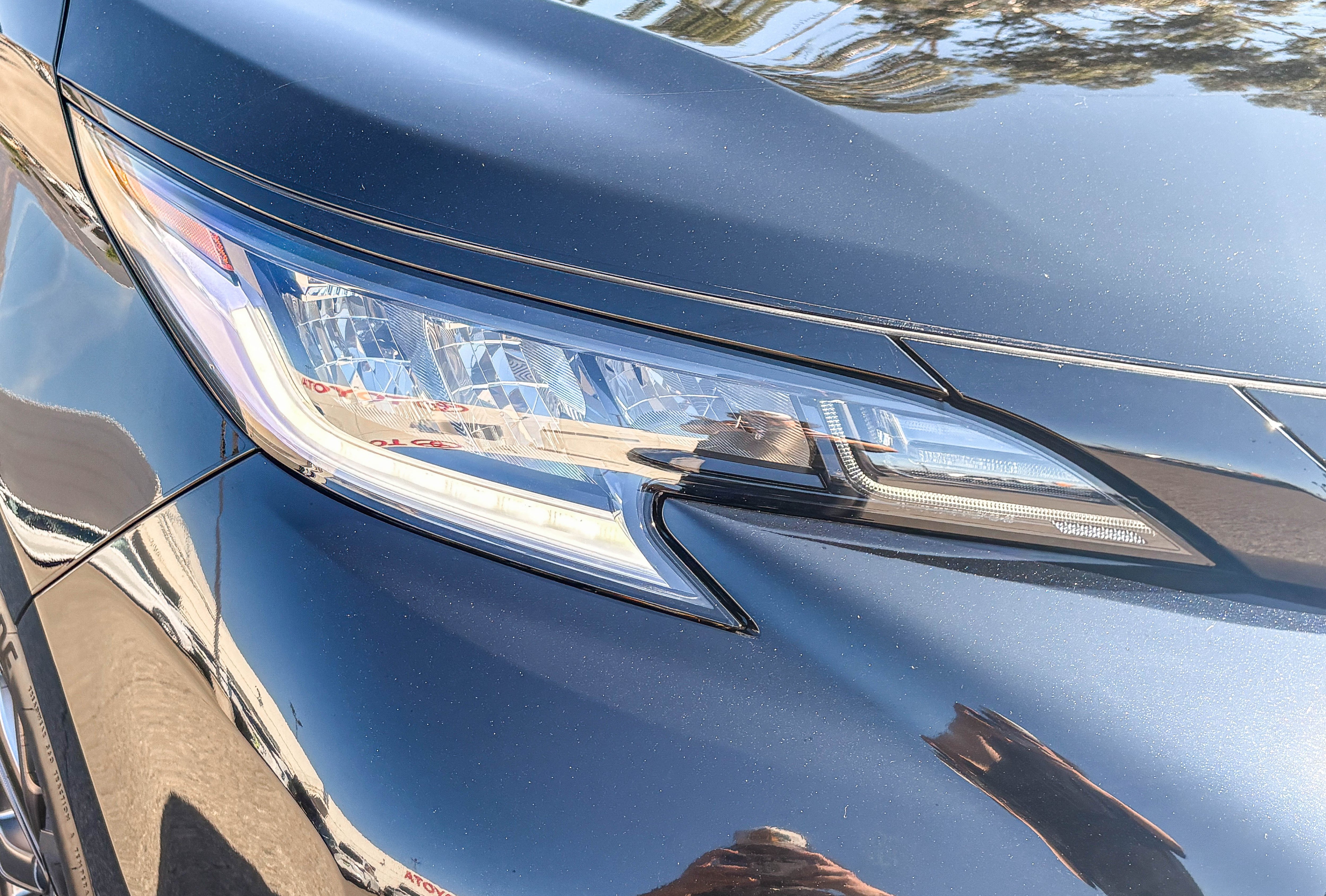 Used 2025 Toyota Sienna XSE w/ XSE Premium Package AWD/4WD image 4