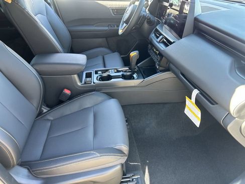 New 2026 Subaru Outback Wilderness w/ Wilderness Package AWD/4WD image 8