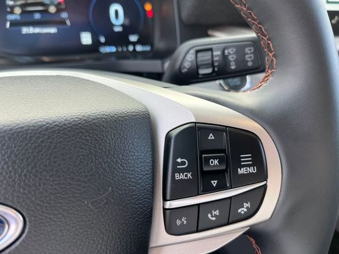 Used 2025 Ford Explorer Active image 31