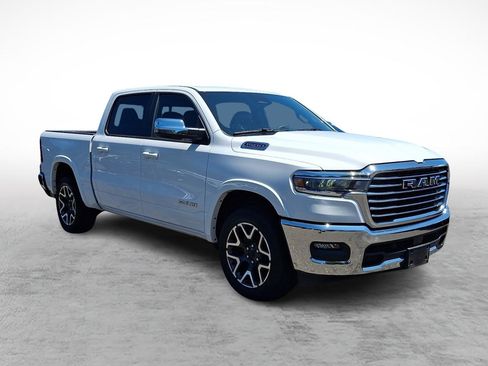 Used 2026 RAM 1500 Laramie AWD/4WD image 7