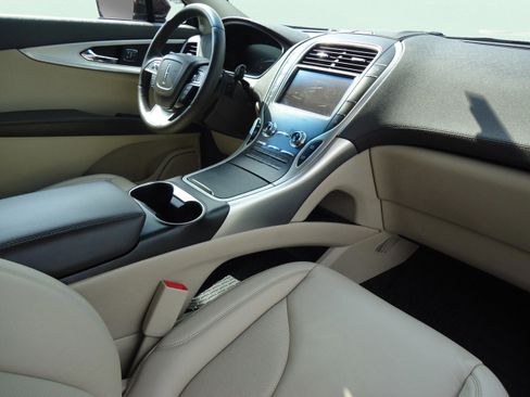 Used 2020 Lincoln Nautilus Premier w/ Equipment Group 101A image 27