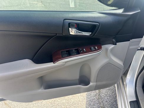 Used 2013 Toyota Camry XLE w/ Preferred Accessory Pkg FWD image 12