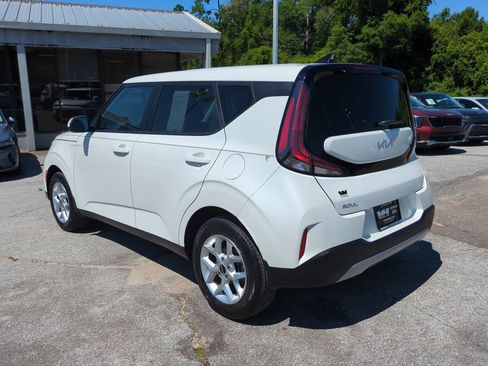 Used 2025 Kia Soul LX w/ LX Technology Package FWD image 7