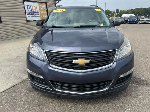 Used 2013 Chevrolet Traverse LS FWD image 2