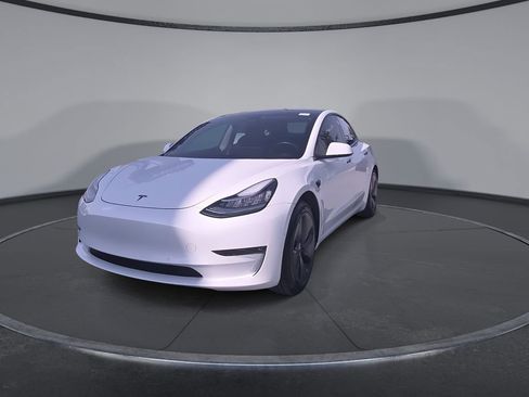 Used 2018 Tesla Model 3 Long Range RWD image 4