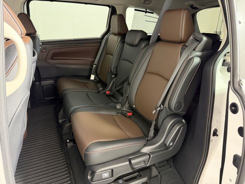 Used 2025 Honda Odyssey Elite image 17