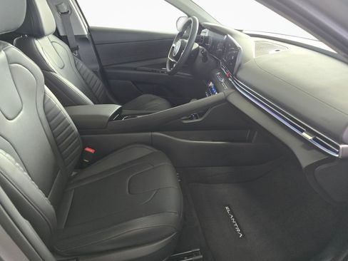 New 2026 Hyundai Elantra Limited FWD image 35