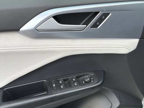 New 2026 Volkswagen Taos SE FWD image 22