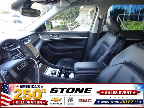 Used 2023 Jeep Grand Cherokee L Limited AWD/4WD image 12