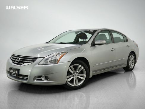 Used 2011 Nissan Altima 3.5 SR w/ 3.5SR Premium Pkg image 1