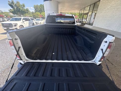 Certified 2018 GMC Canyon SLT w/ Driver Alert Package RWD image 26