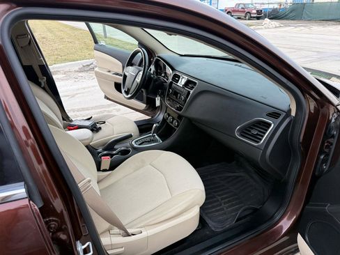 Used 2012 Chrysler 200 Touring image 18