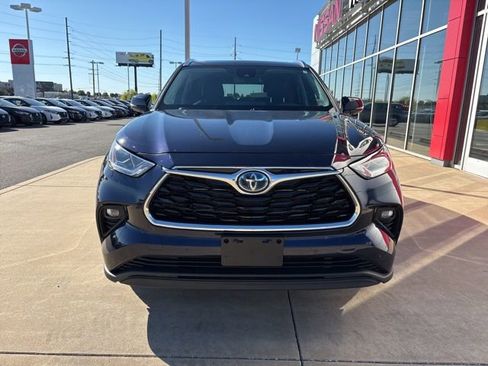 Used 2023 Toyota Highlander Limited image 3