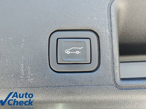 Used 2023 GMC Terrain SLT w/ Elevation Edition FWD image 11