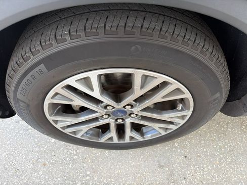 Used 2022 Ford Escape SEL FWD image 13