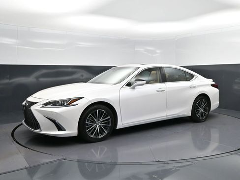 Certified 2023 Lexus ES 300h w/ Premium Package image 3