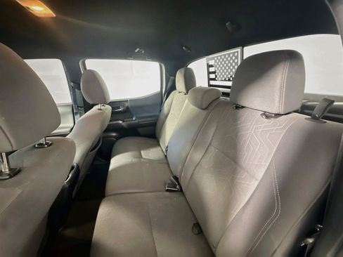 Used 2019 Toyota Tacoma TRD Sport AWD/4WD image 11