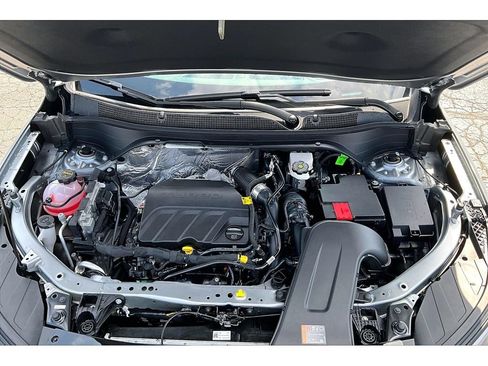 New 2026 Chevrolet Trax ACTIV w/ Sunroof Package FWD image 14