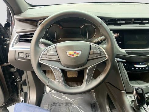 Used 2025 Cadillac XT5 Luxury AWD/4WD image 11