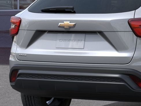 New 2026 Chevrolet Trax LS w/ LS Convenience Package FWD image 14