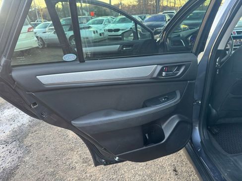 Used 2017 Subaru Outback 2.5i Premium image 33