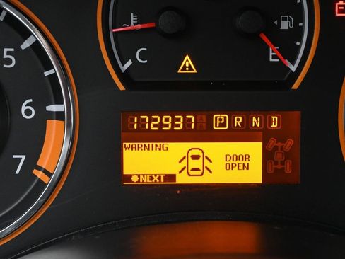 Used 2012 Nissan Armada Platinum image 38