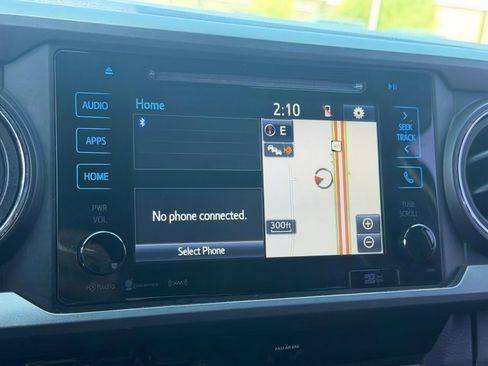 Used 2018 Toyota Tacoma TRD Off-Road AWD/4WD image 24