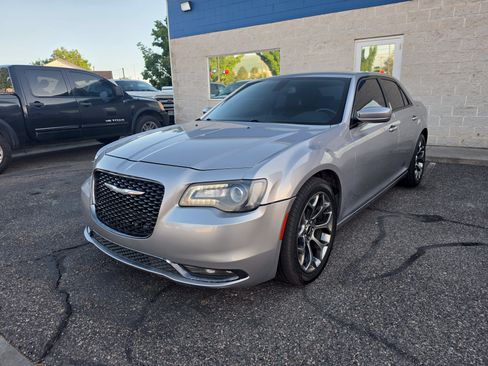 Used 2018 Chrysler 300 S RWD image 3