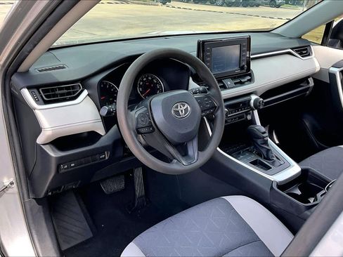 Used 2020 Toyota RAV4 XLE w/ Convenience Package FWD image 16
