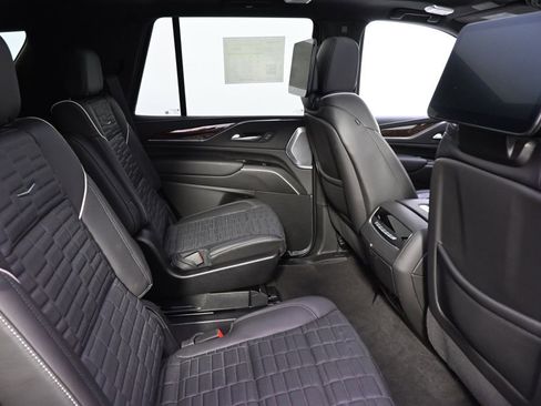 Certified 2024 Cadillac Escalade Sport Platinum w/ LPO, ONYX Package image 18