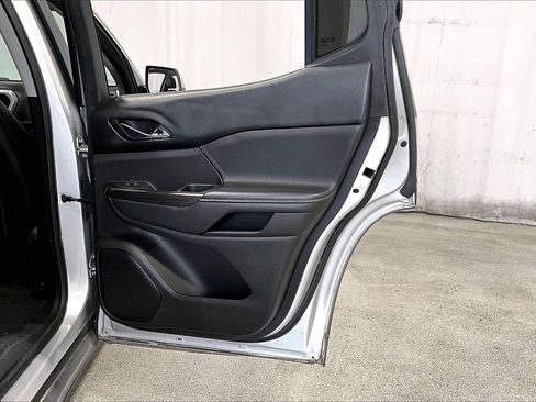 Used 2018 GMC Acadia SLT image 40