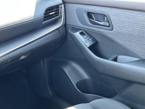 Used 2023 Nissan Rogue S FWD image 19