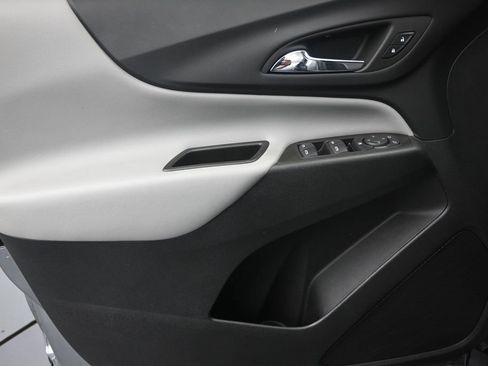 Used 2023 Chevrolet Equinox LS FWD image 11