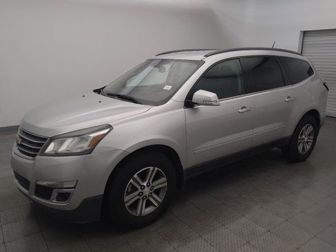 Used 2016 Chevrolet Traverse LT FWD image 2