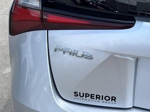 Used 2022 Toyota Prius LE FWD image 6