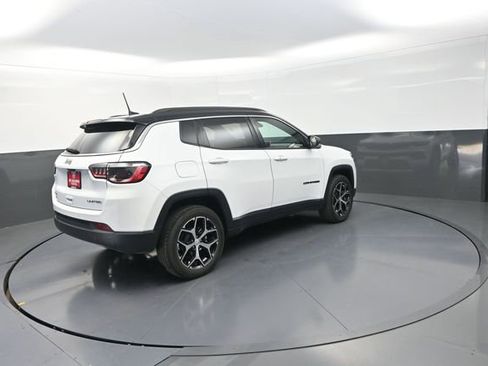 Used 2024 Jeep Compass Limited AWD/4WD image 9
