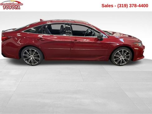 Used 2022 Toyota Avalon Touring image 6