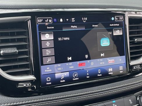 Used 2024 Chrysler Pacifica Select image 7